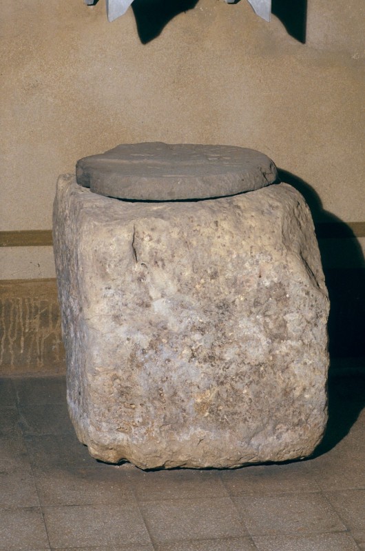 Ambito piemontese sec. XI, Fonte battesimale in pietra