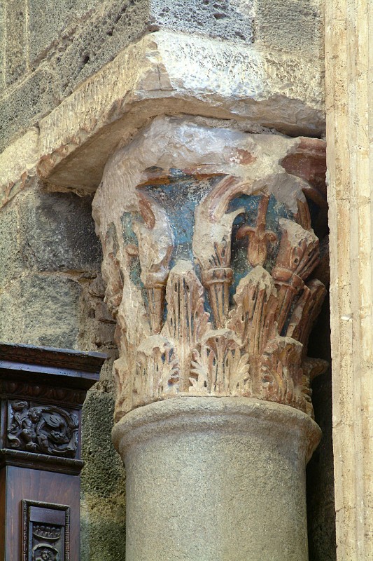 Maestranze romane sec. III, Capitello corinzio destro del presbiterio