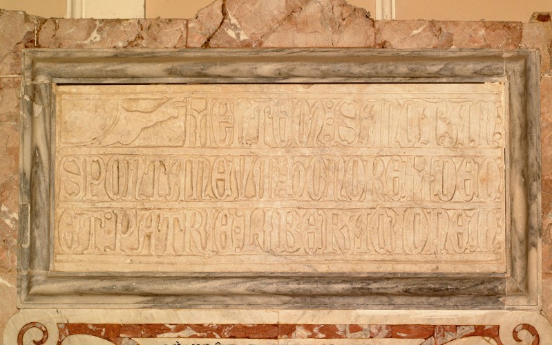 Maestranze siciliane sec. IX, Lapide con iscrizione in caratteri gotici