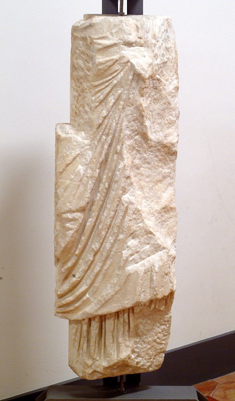 Ambito romano sec. III a. C., Statua di Figura femminile acefala