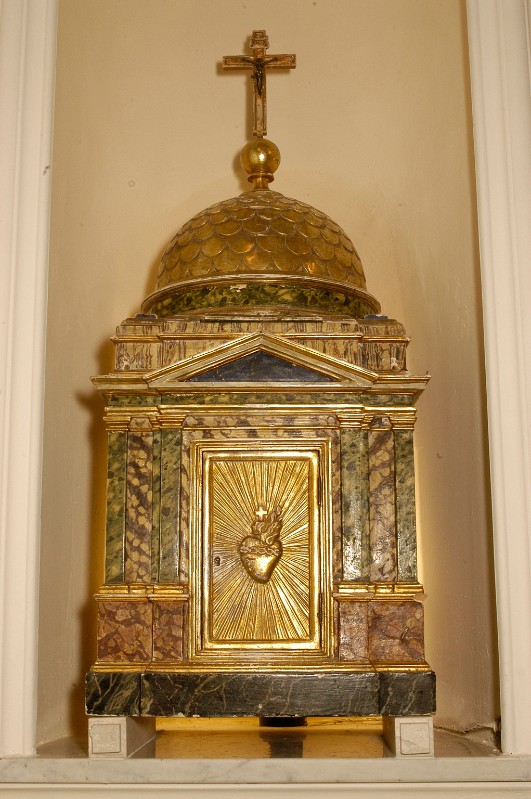 Bottega laziale sec. XVIII, Tabernacolo ligneo dipinto e dorato con crocifisso