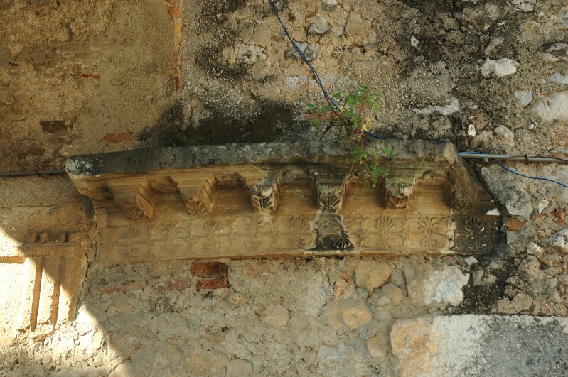 Ambito dell'Italia meridionale sec. II, Architrave destro
