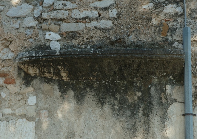 Ambito dell'Italia meridionale sec. II, Architrave sinistro