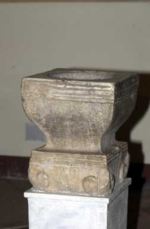 Maestranze italiane sec. III a.C., Capitello in marmo scolpito