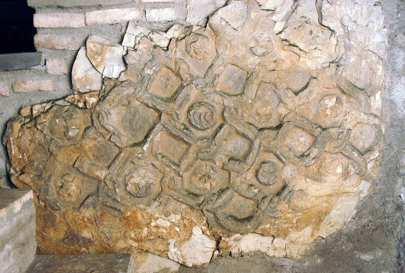 Maestranze eugubine sec. X-XI, Bassorilievo con nodi con motivi floreali