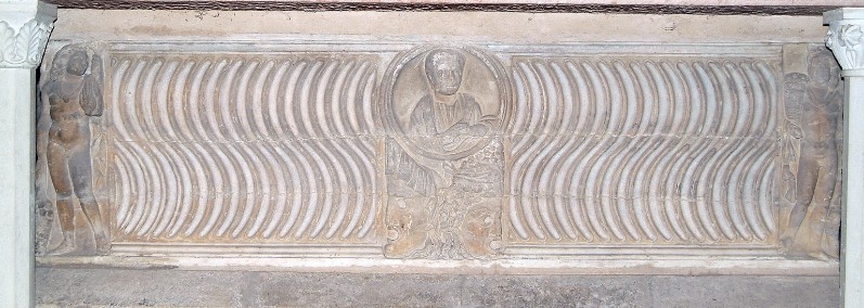 Maestranze eugubine sec. II-III, Fronte di sarcofago in pietra