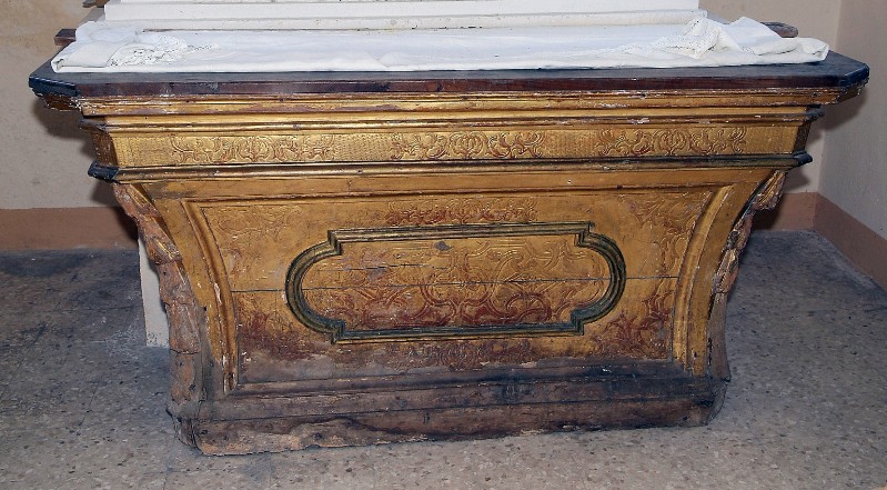 Bottega umbro-marchigiana secc. XVII-XVIII, Altare decorato con girali fitomorfi