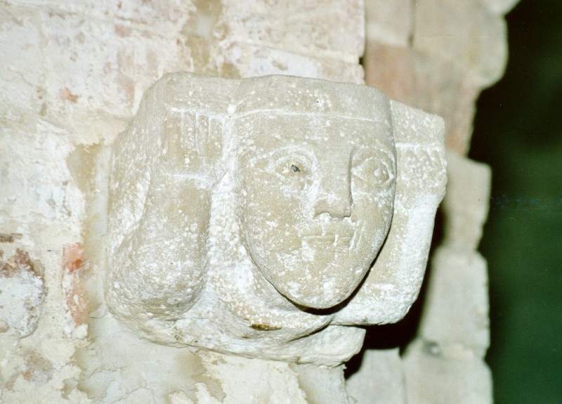 Ambito italiano secc. X-XIII, Cariatide destra in pietra scolpita
