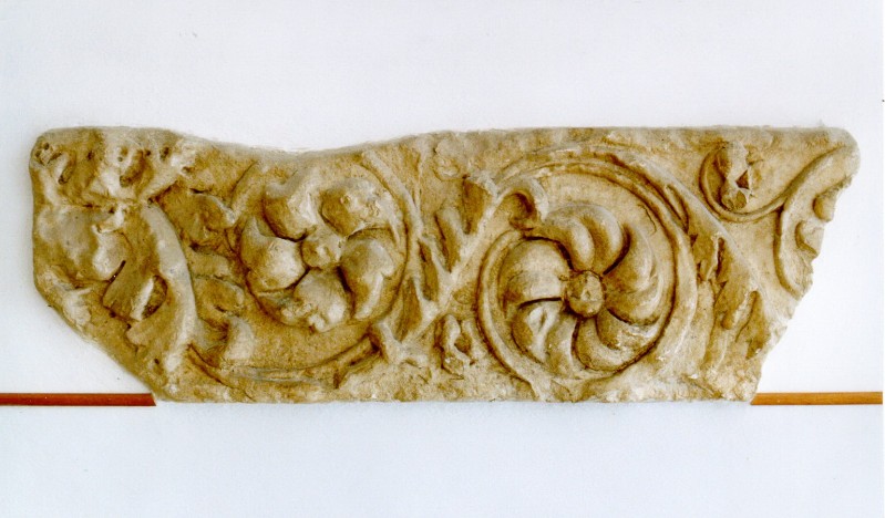 Bottega urbisagliese secc. I-II d. C., Decorazione