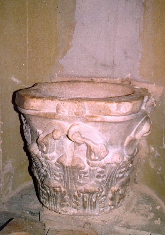 Bottega treiese secc. IV-V, Capitello corinzio in marmo