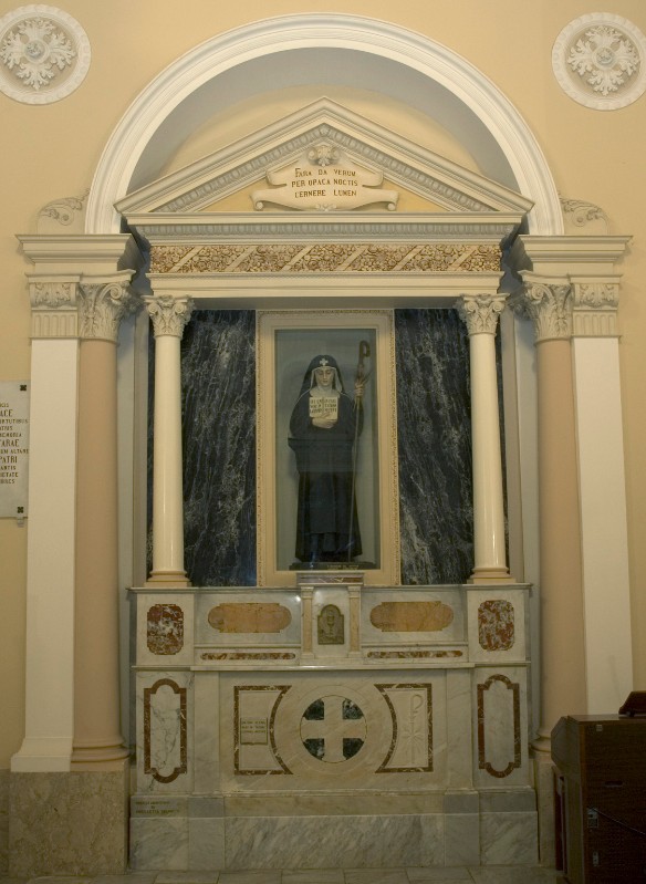 Angilletta S. (1953), Altare di Santa Fara