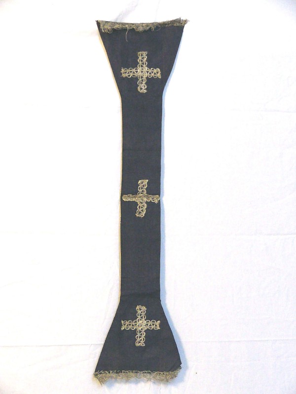 Manif. salentina sec. XVIII, Manipolo in seta viola del vescovo A. Gorgoni