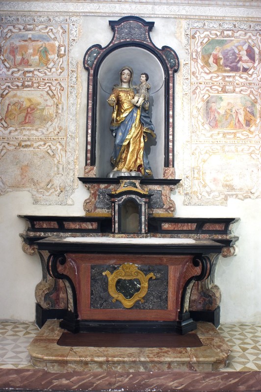 Ambito lombardo sec. XVII, Altare con rilievo in marmo giallo nel paliotto