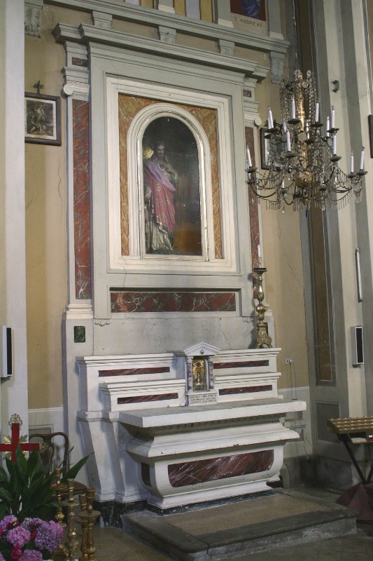 Bottega toscana sec. XIX, Altare laterale con dossale e nicchia centrale