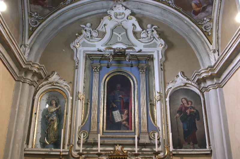 Bottega lunigianese sec. XIX, Dossale a tre aperture con statue e dipinto