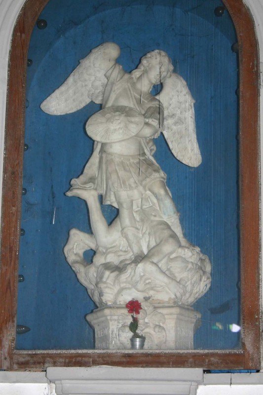 Ambito apuano sec. XVIII, Statua in marmo bianco di San Michele Arcangelo