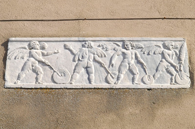 Maestranze romane sec. I d.c., Stele con putti danzanti