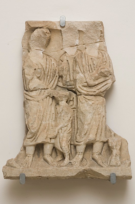 Maestranza romana secc. I-III, Processione votiva con tre personaggi