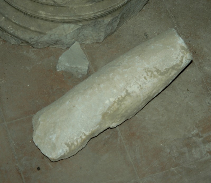 Marmoraro campano sec. IV, Frammento di statua con gamba