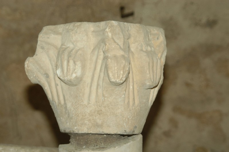 Marmoraro campano sec. IX - X, Frammento di capitello medievale