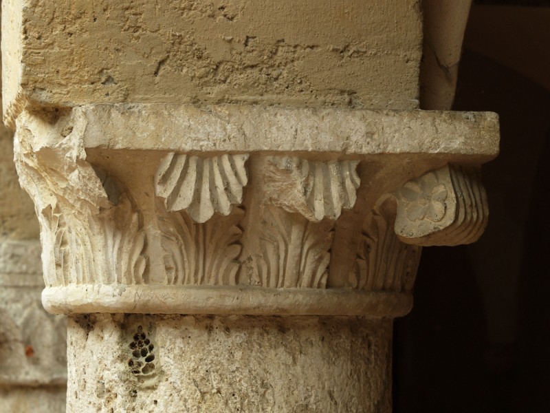 Ambito abruzzese sec. XI-XII, Capitello di stile corinzio 1/2