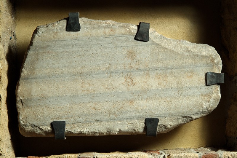 Maestranze veronesi sec. IV, Lastra in marmo greco