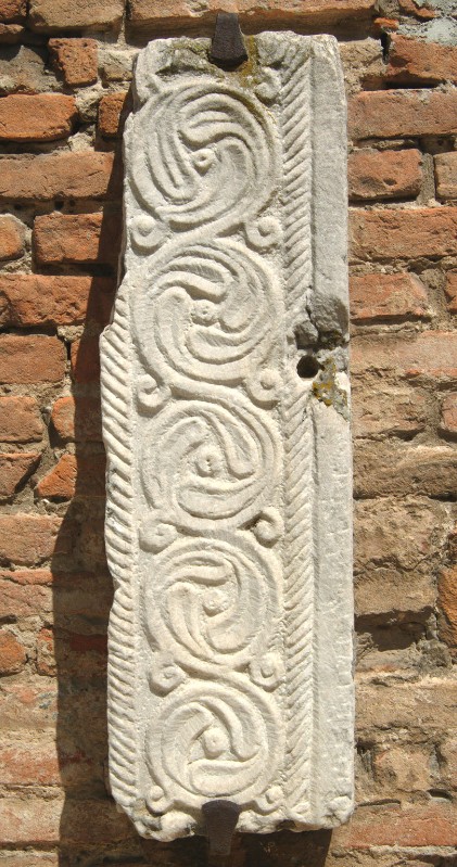 Maestranze Italia sett. sec. VIII, Pilastro con girali vegetali
