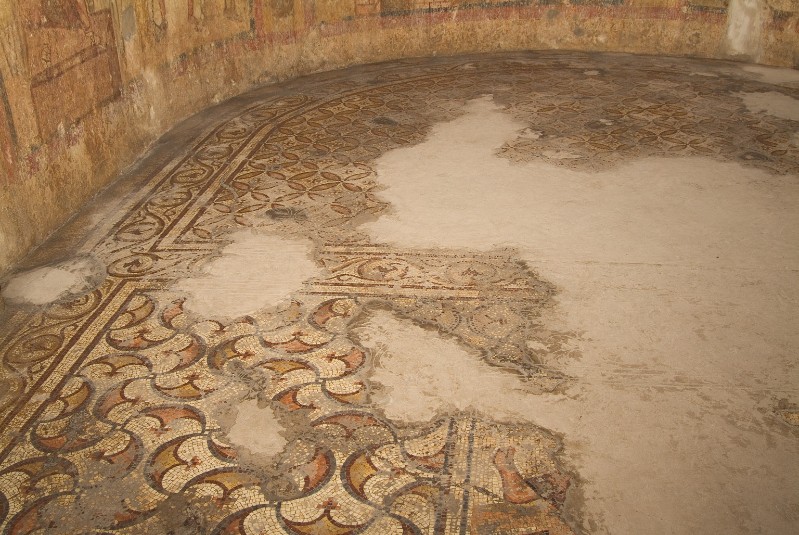 Ambito veneto sec. IV-V, Pavimento a mosaico con girali d'edera
