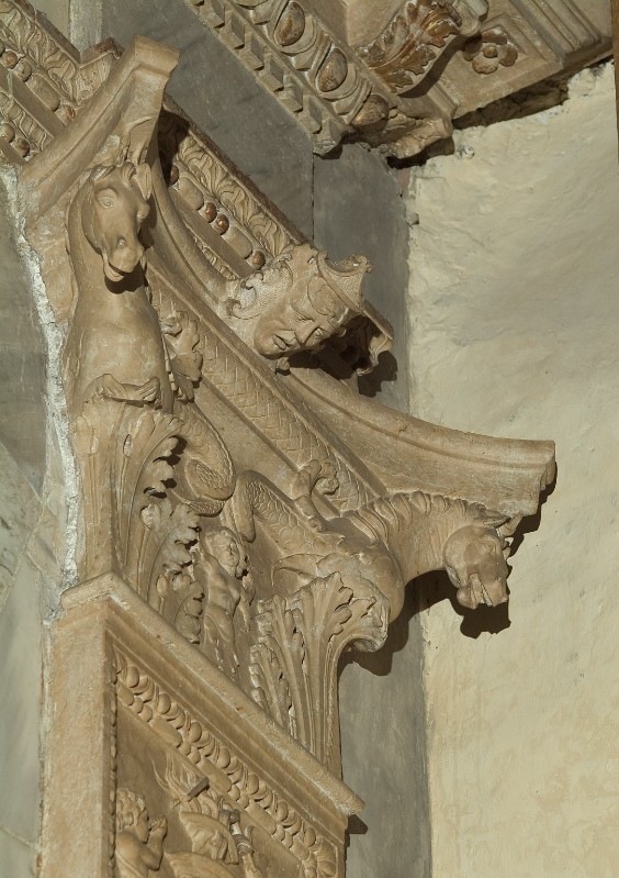 Da Lugo D. sec. XVI, Capitello con figura femminile e due cavalli marini