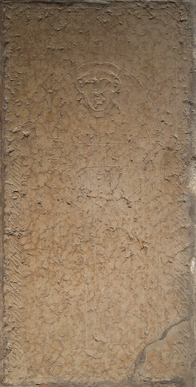 Bott. Italia sett. sec. XIV, Lapide con colonne tortili e figura umana