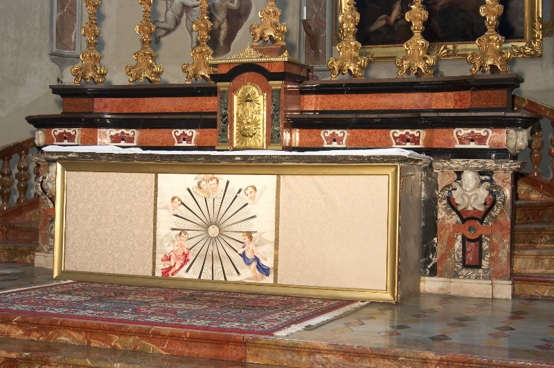 Ambito lombardo sec. XVIII, Altare maggiore in marmi policromi