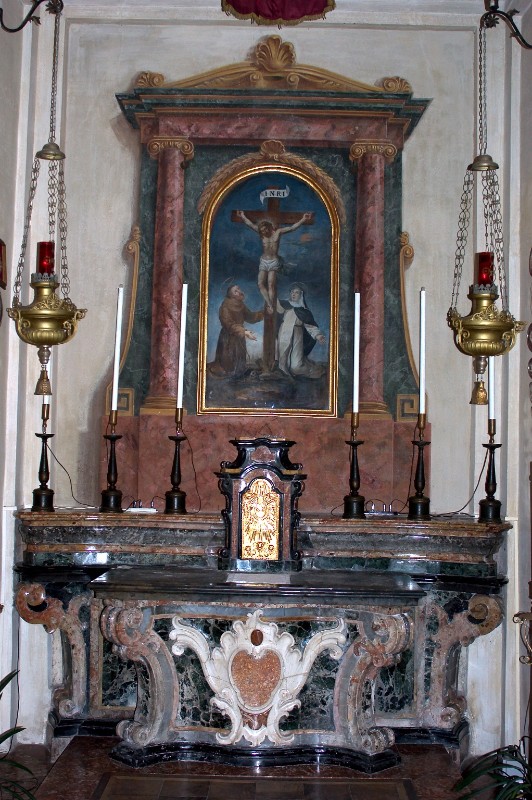 Ambito lombardo sec. XVIII, Altare maggiore con cartella decorativa bianca