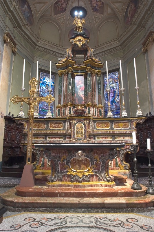 Ambito lombardo sec. XVIII, Altare maggiore con statua di San Michele