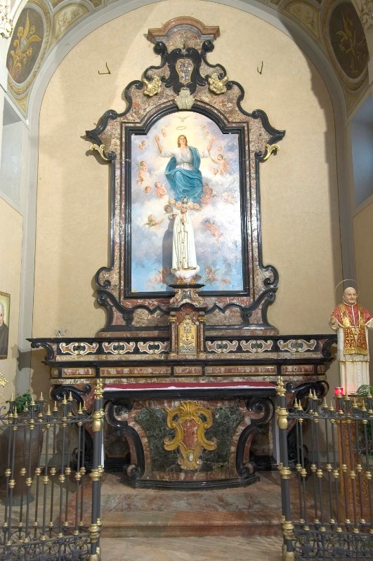 Ambito lombardo sec. XVIII, Altare con ornati fogliacei dorati