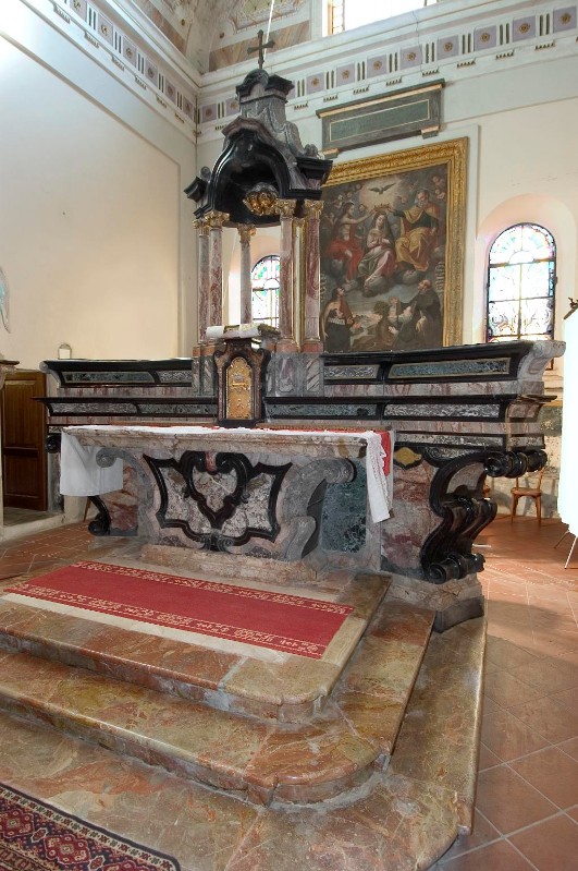 Ambito lombardo sec. XVIII, Altare maggiore con ornato in marmo nero