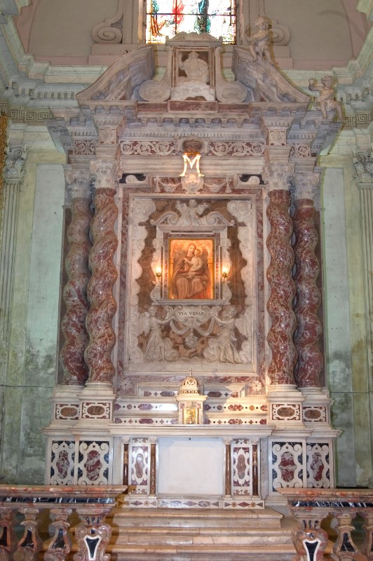 Bottega lombarda sec. XVII, Altare maggiore con colonne tortili