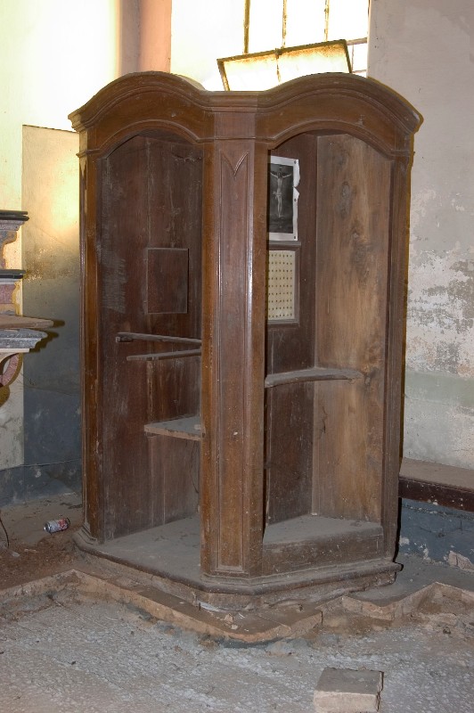 Bottega lombarda sec. XIX, Confessionale con coronamento curvilineo