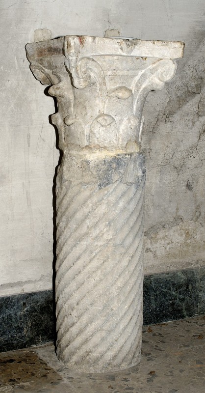 Bottega italiana sec. VIII-IX, Capitello e colonna frammentaria