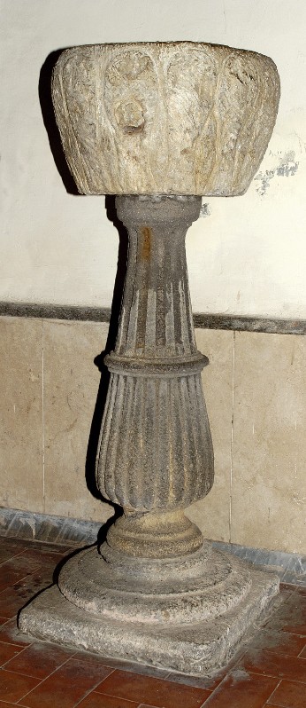 Bottega italiana sec. VIII, Acquasantiera a colonna