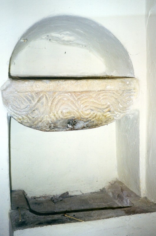 Ambito emiliano-romagnolo secc. IX-X, Capitello usato come lavabo