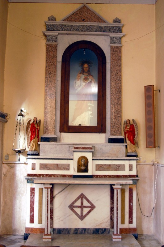 Ambito cilentano (1966-1976), Altare dedicato al Sacro Cuore di Gesù