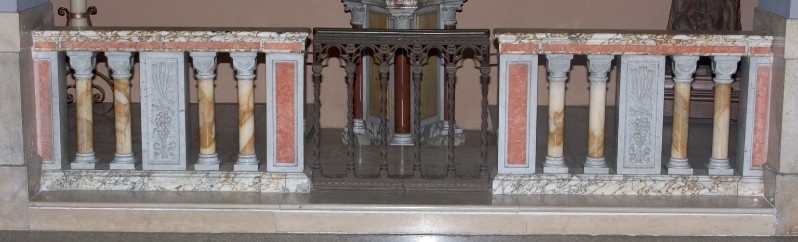Bott. dell'Italia merid. sec. XX, Balaustrata della cappella del fonte