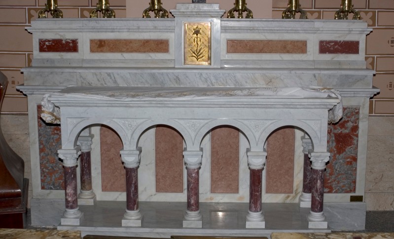Bottega dell'Italia meridionale sec. XX, Altare del Crocifisso