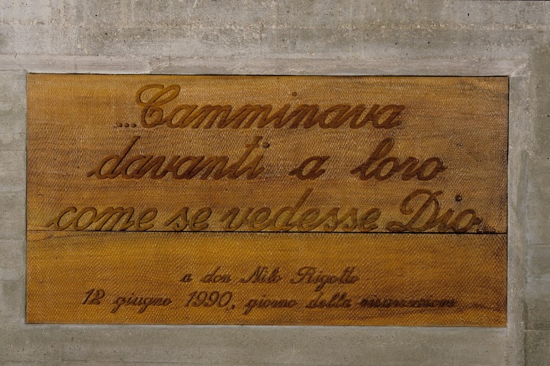 Marchioro V. (1992), Lapide dedicatoria a Don Nilo Pigotto