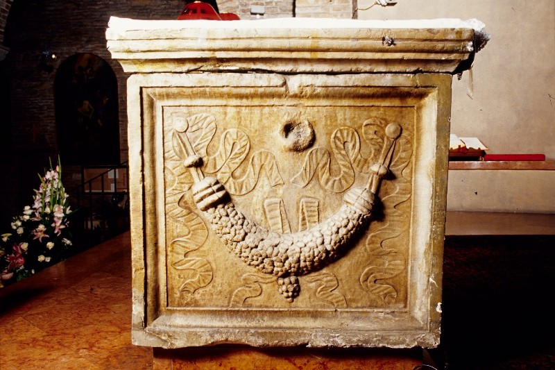 Ambito veneto sec. II, Fianco sinistro del sarcofago dell'altare maggiore