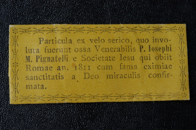 Ambito italiano sec. XIX, Reliquiario in carta di S. Giuseppe Pignatelli 2/2