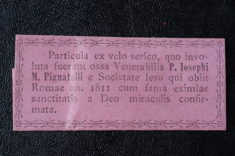 Ambito italiano sec. XIX, Reliquiario in carta di S. Giuseppe Pignatelli 1/2