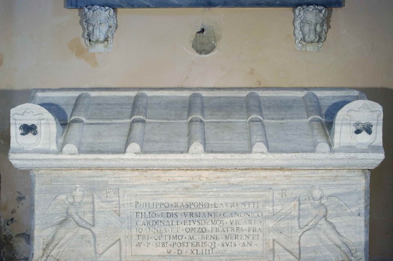 Ambito ravennate secc. II-III, Coperchio di sarcofago in marmo del Proconnesio