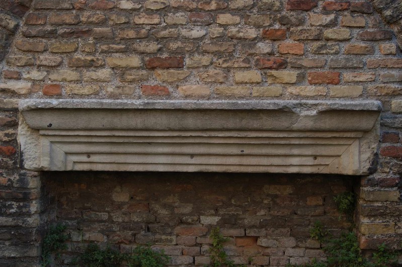 Ambito ravennate-bizantino sec. VI, Architrave di porta