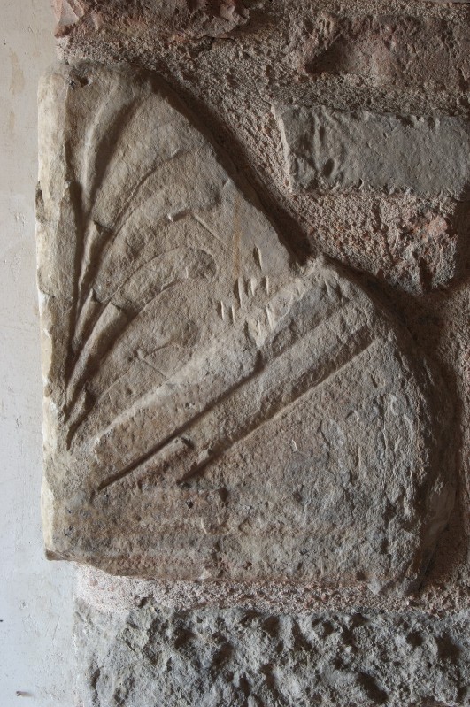 Ambito italiano secc. I-III, Frammento di lapide funeraria con palmette
